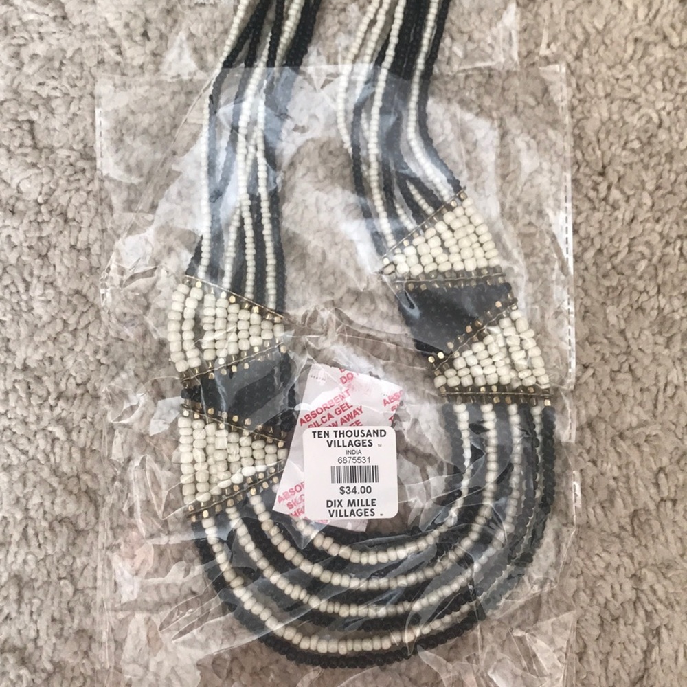 Bib style necklace (beaded)